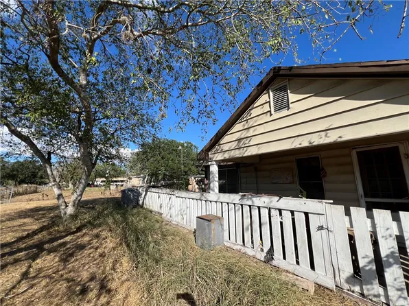 113 4th St, Lake City, TX 78368