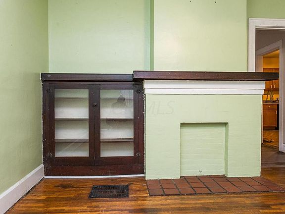 2nd image of 128 E Hudson St