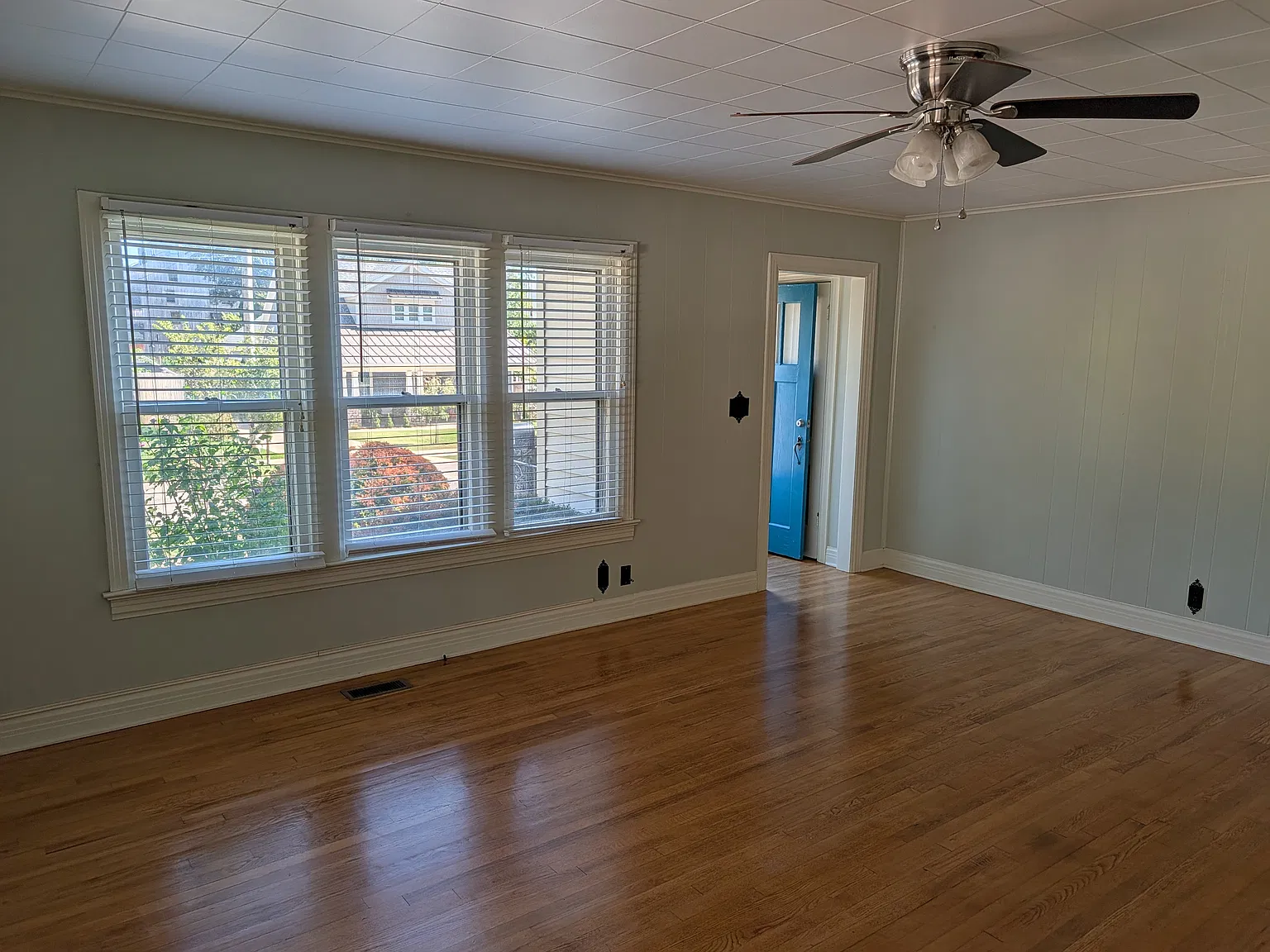 304 SE C St — Photo 3
