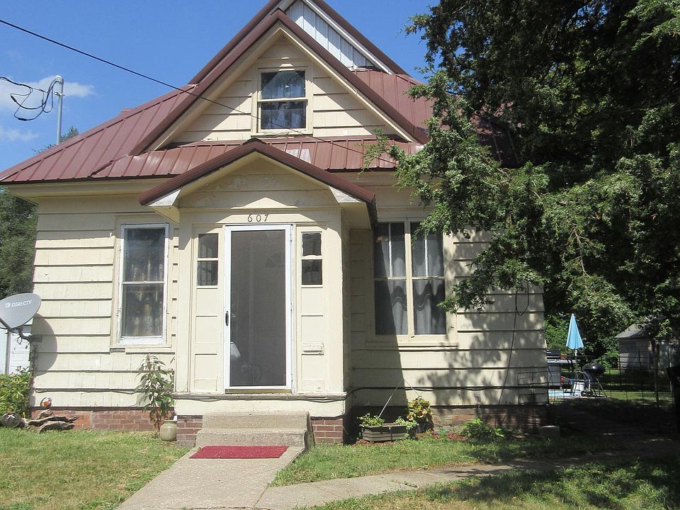 1st image of 607 8th Ave W