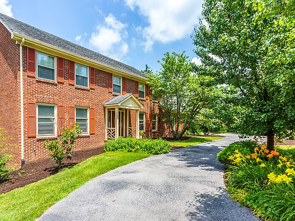 2nd image of 2301 The Woods Ln