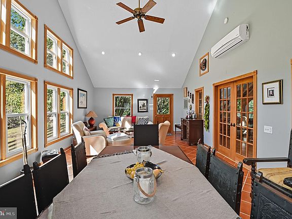 4th image of 377 Rainbow Way