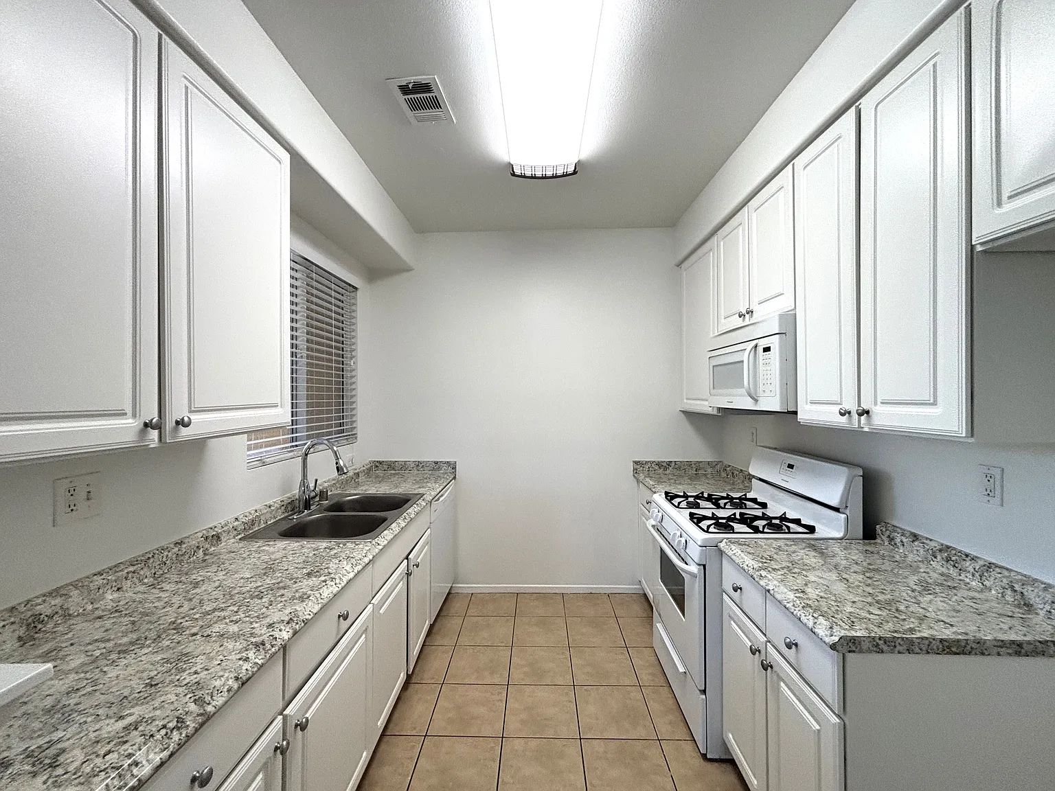 2 bed, 1000 sqft, $2,395 — Photo 2