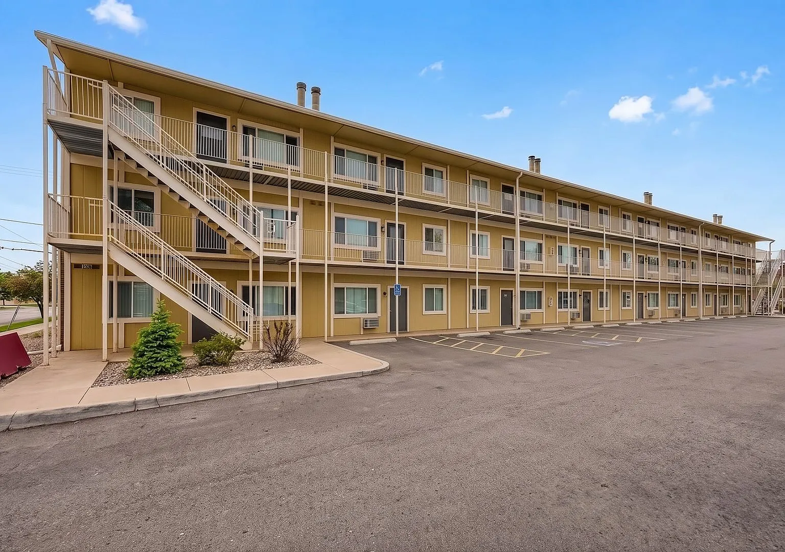 1 bed, 1.0 bath, 520 sqft, $1,200 — Photo 1