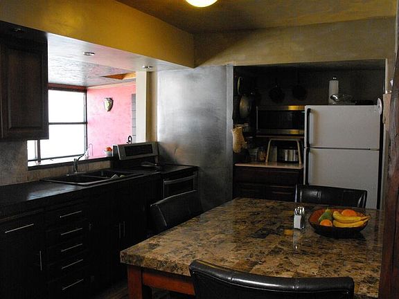 5th image of 604 Dartmouth Pl SE