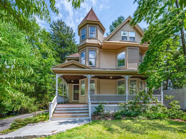 8 Cypress Rd, Wellesley, MA 02481