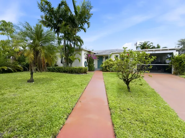 221 Princeton Dr, Lake Worth, FL 33460