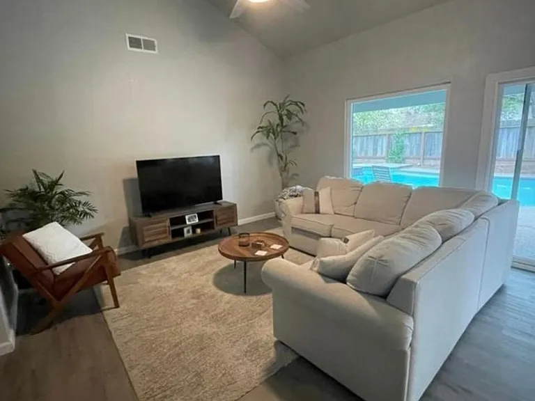 3289 E Paul Ave — Photo 10