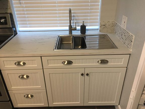 2nd image of 126 Vista Ln