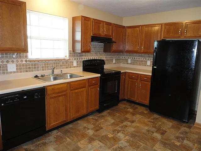 755 Mallory Pkwy — Photo 3