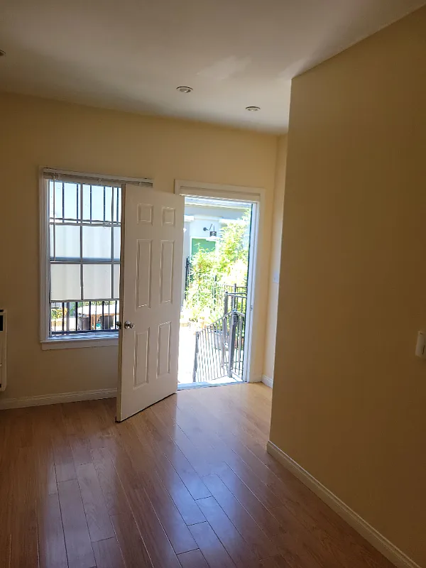 2br - 1 bath- 675 ft2 - renovated, very clean, Hardwood floors, 5 min from Downtown LA — Photo 2