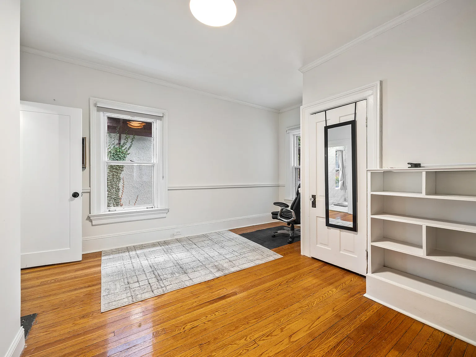 1906 Orrington Ave — Photo 3