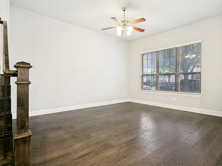 2209 Zenith Ave — Photo 9