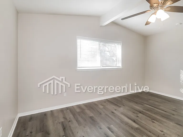 2404 Heathercrest Dr — Photo 14