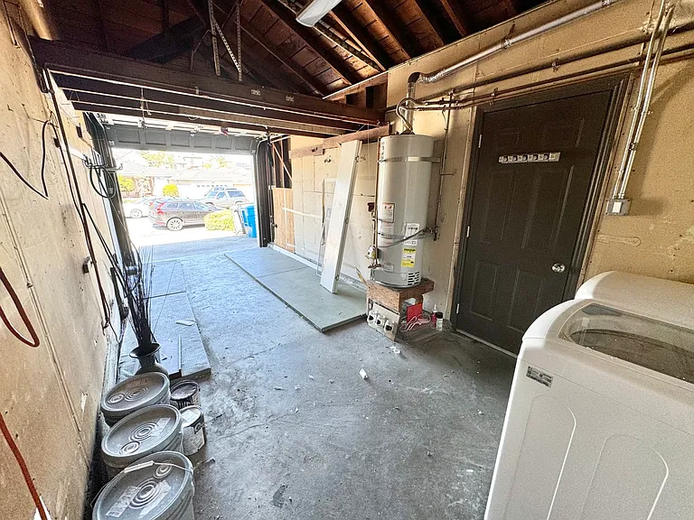 One car garage with washer and dryer