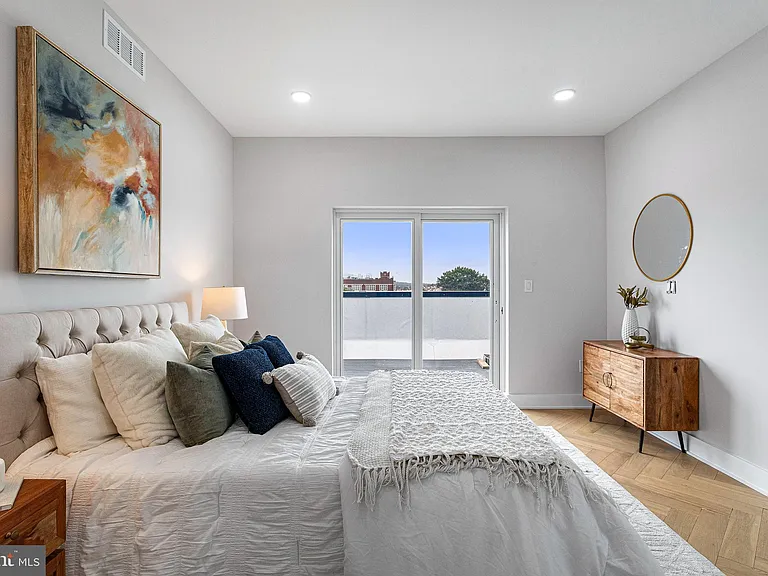 1516 E Capitol St NE — Photo 35