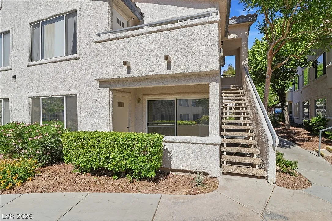 2 bed, 2.0 bath, 1020 sqft, $1,350 — Photo 2