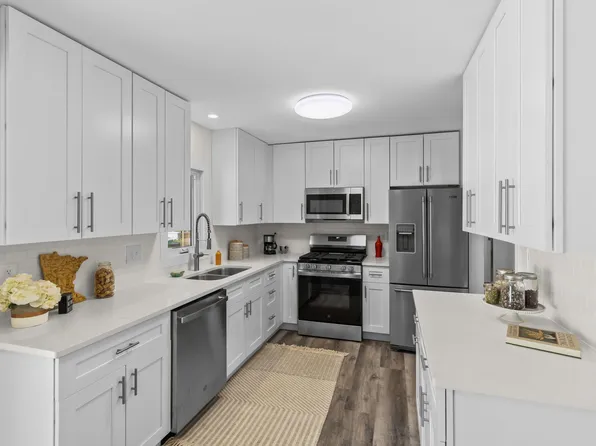 2566 Beacon St, Roseville, MN 55113