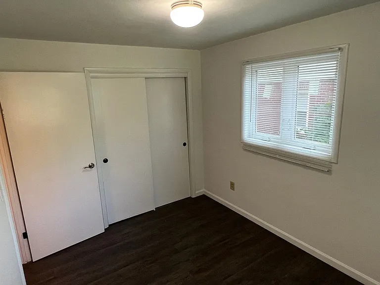 1612 W University Ave — Photo 12
