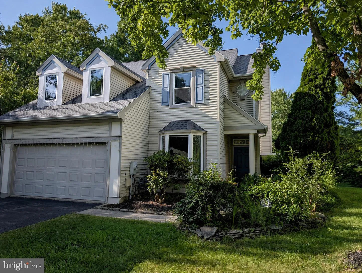 3 bed, 2.5 bath, 1632 sqft, $4,100 — Photo 1