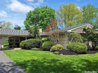 5 Mapleshade Ln, Stony Brook, NY 11790