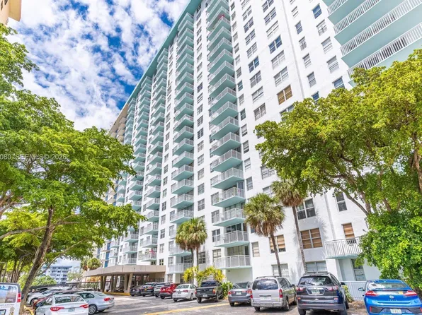 301 174th St APT 405, Sunny Isles Beach, FL 33160