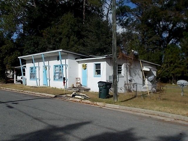 2nd image of 901 Phillips St W