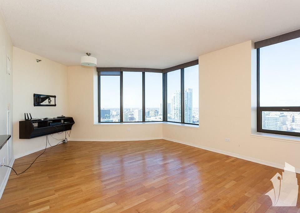 1st image of 400 N La Salle Dr #3211PPP