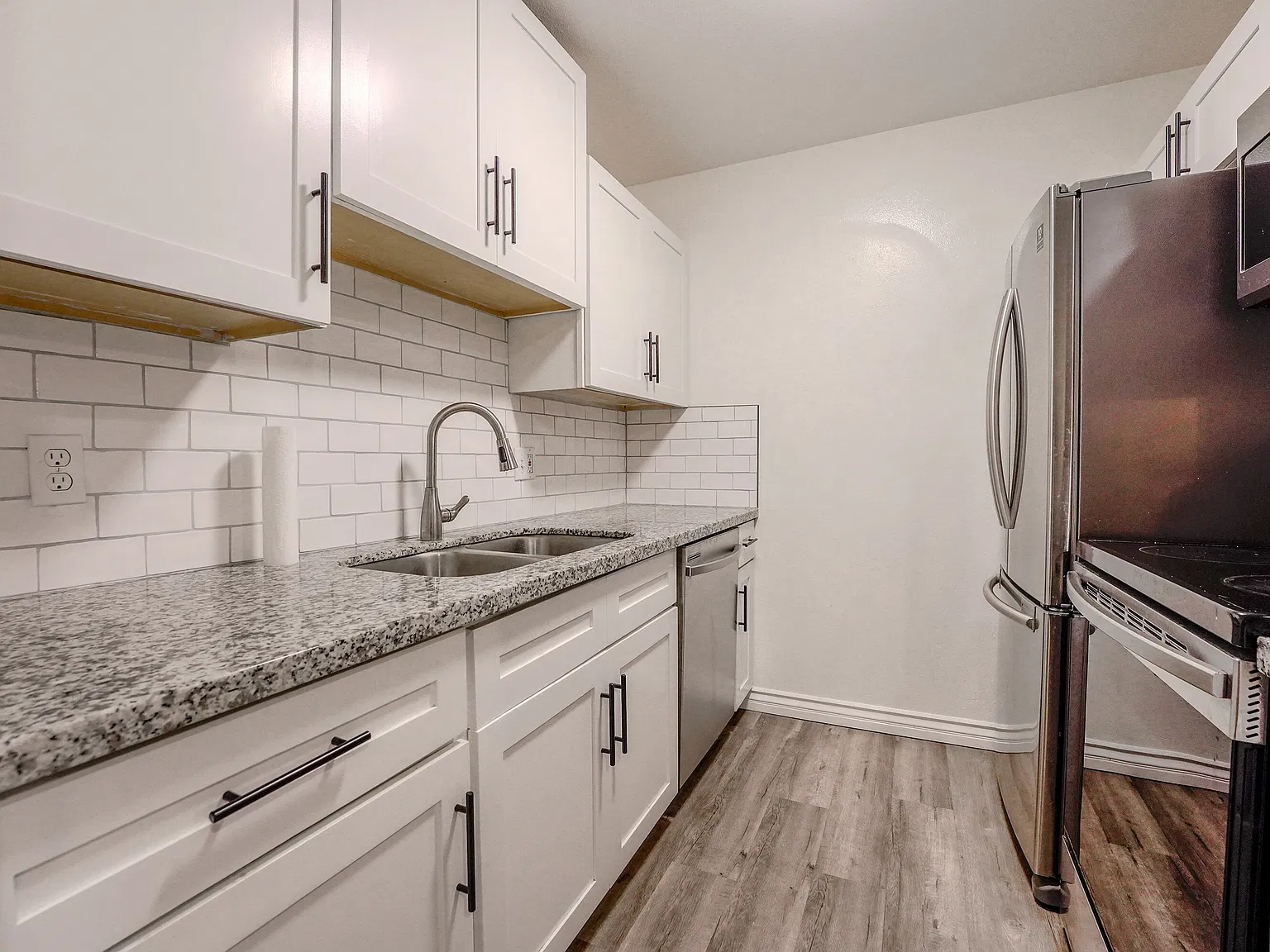 2 bed, 858 sqft, $3,200 — Photo 2