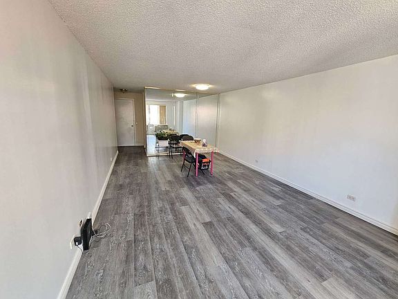 5th image of 801 S Plymouth Ct APT 1111