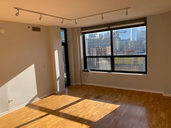 2nd image of 400 W Ontario St APT 1406