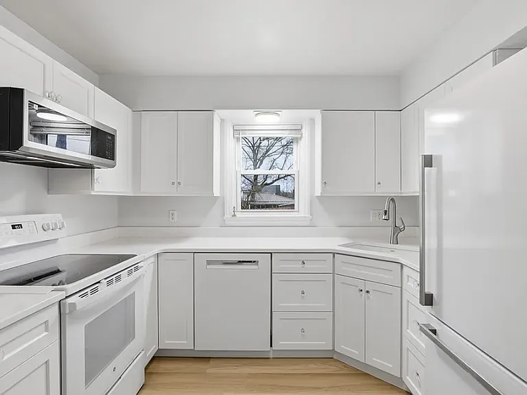 513 Lombard St — Photo 3