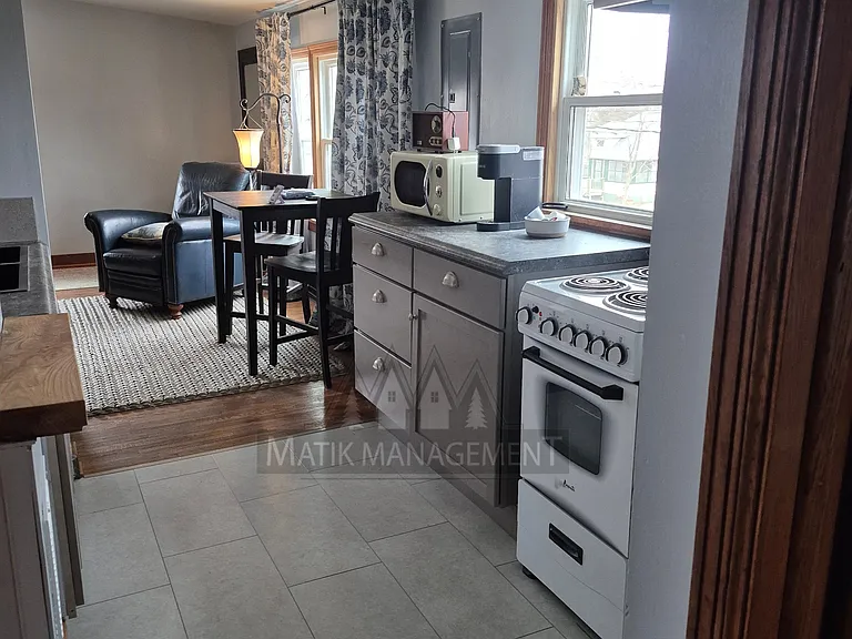 1005 4th Ave NW #1/2 — Photo 3