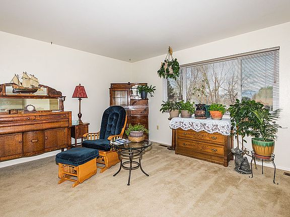 5th image of 4745 Montebello Dr