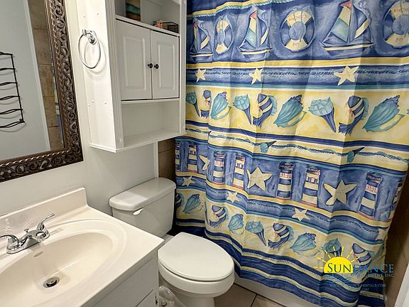 5th image of 1301 Redwood Ln #201