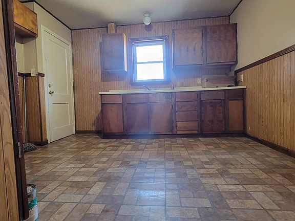 3rd image of 876 Cambridge Ave