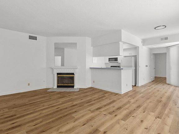 5th image of 1828 Purdue Ave APT 302