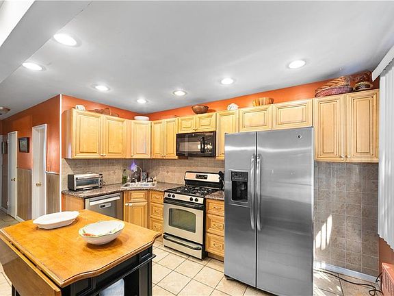 5th image of 1558 E 58th St