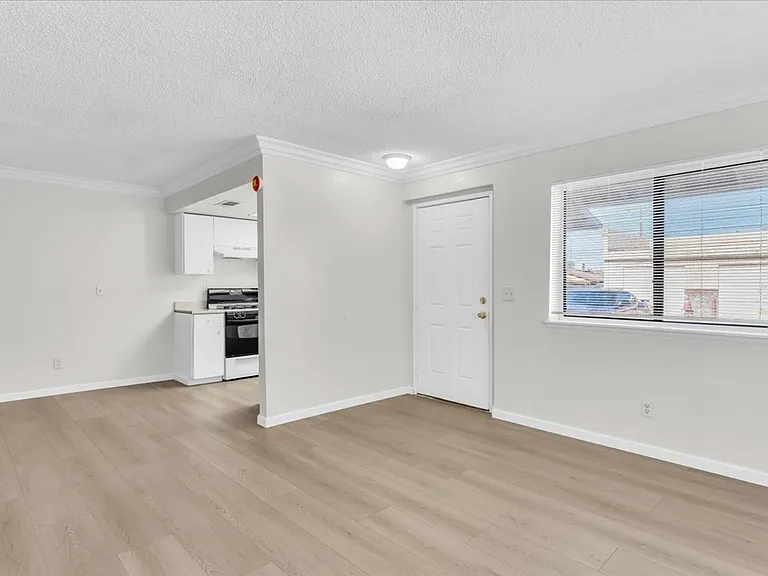 8922 I Ave #2 — Photo 5