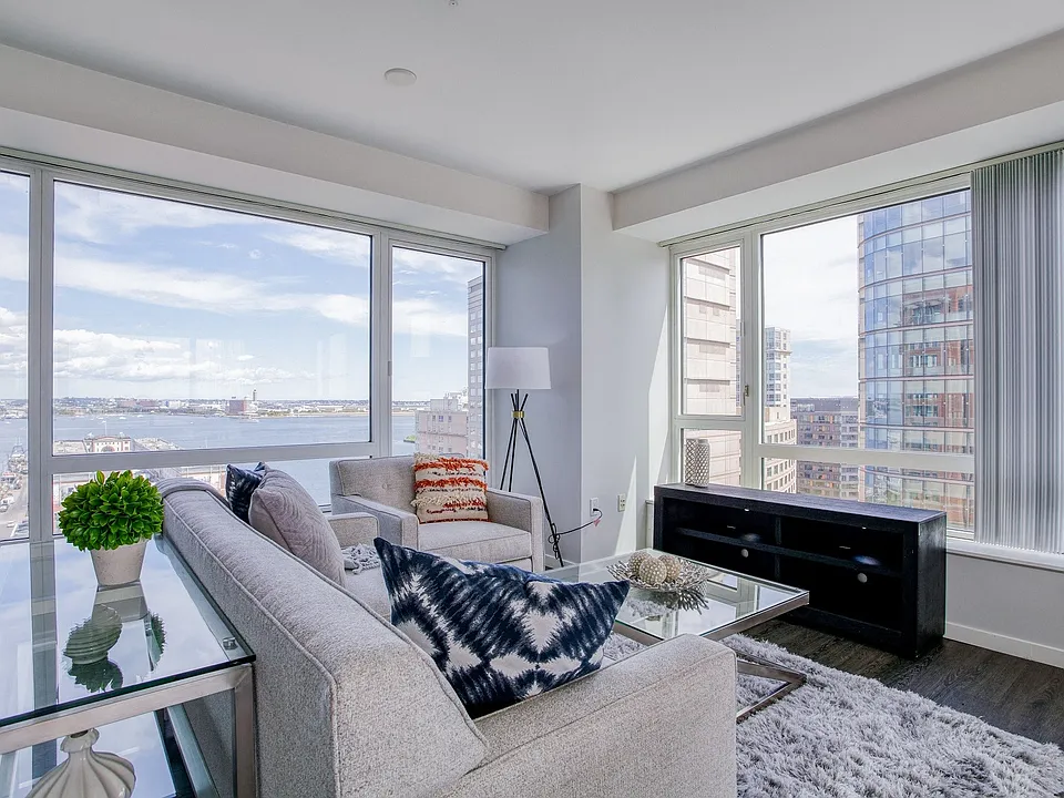 Spacious living room