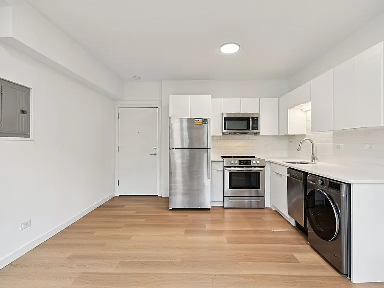 1650 W. Roscoe St. — Photo 22