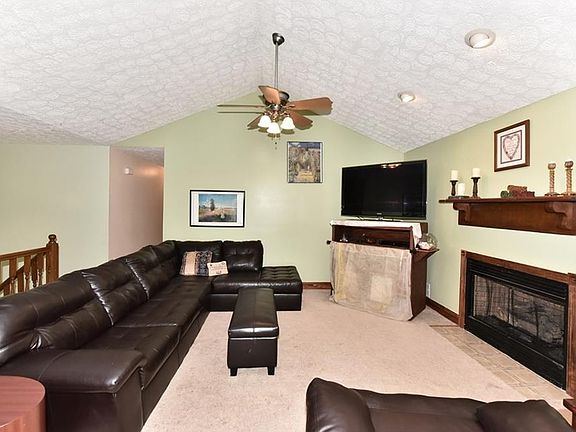 3rd image of 1511 Pine Creek Dr