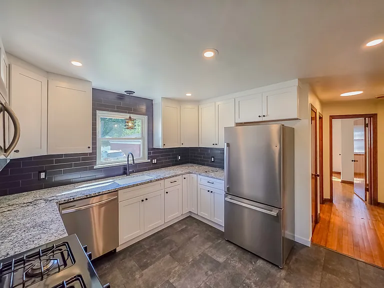1323 Lincoln Way — Photo 11