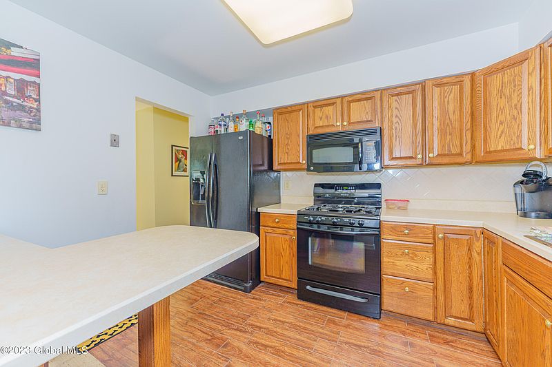 5th image of 11 Andree Court