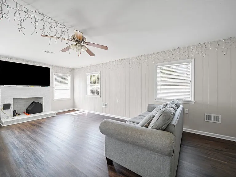 335 Meadowdale Ln — Photo 26