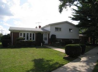 8120 Gross Point Rd, Morton Grove, IL 60053