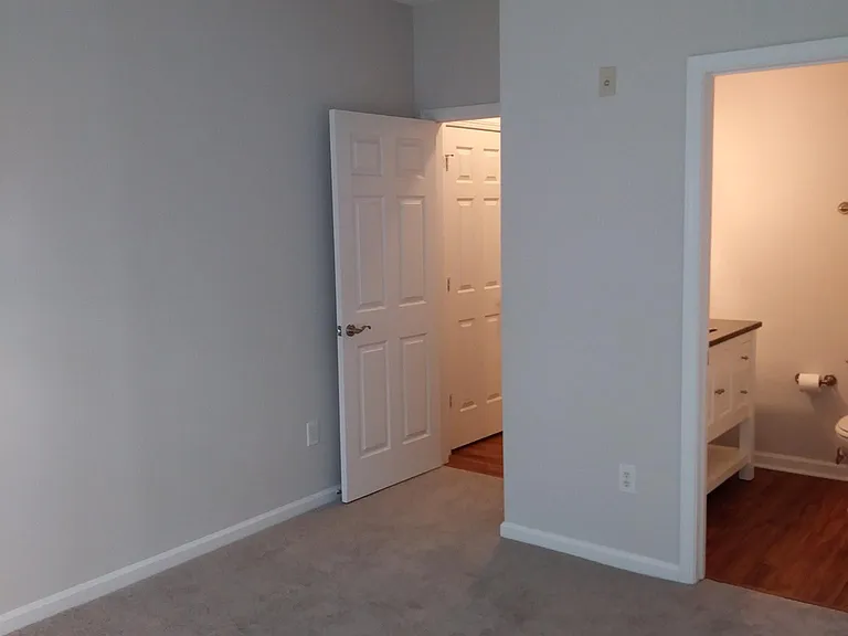 Master Bedroom & Bath (en suite)