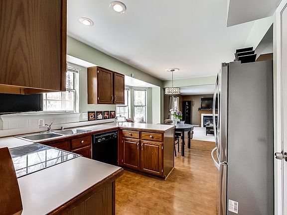 3rd image of 7341 Sorrell St