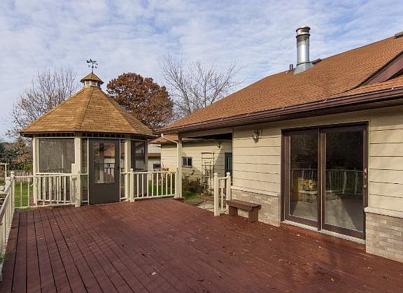Large deck & Gazebo!
