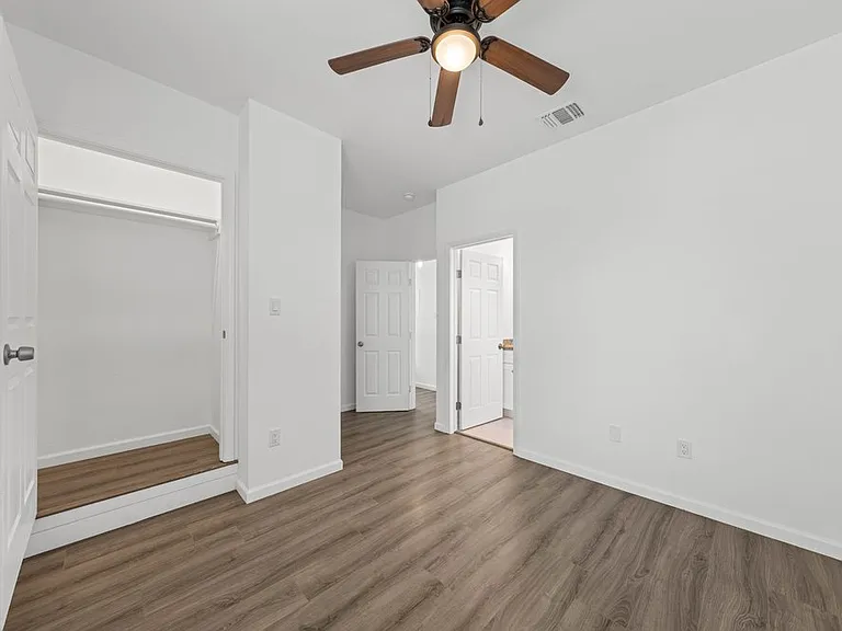 323 Gabriel St #201 — Photo 16